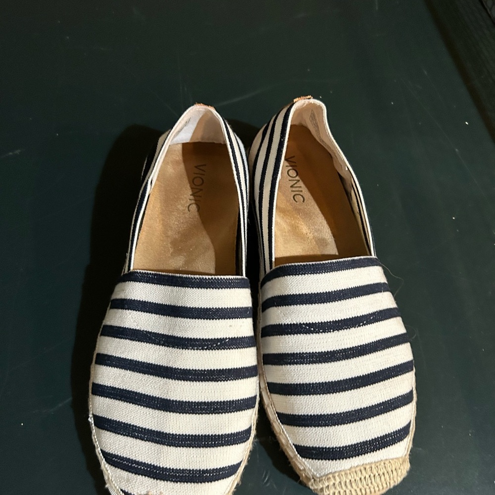 Vionic Striped Flats in Black and Cream